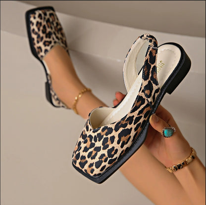 Sandalias de punta cerrada para mujer elegantes y con estilo.